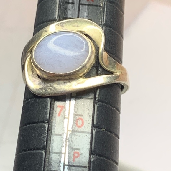 Silver and Blue Stone Ring. Unknown mark but easily scratches as real silver. - Picture 5 of 7